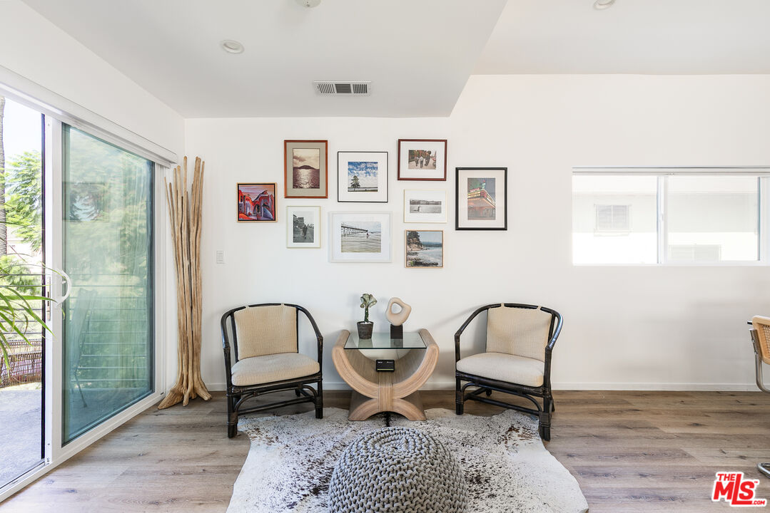 2652 S Mansfield Ave