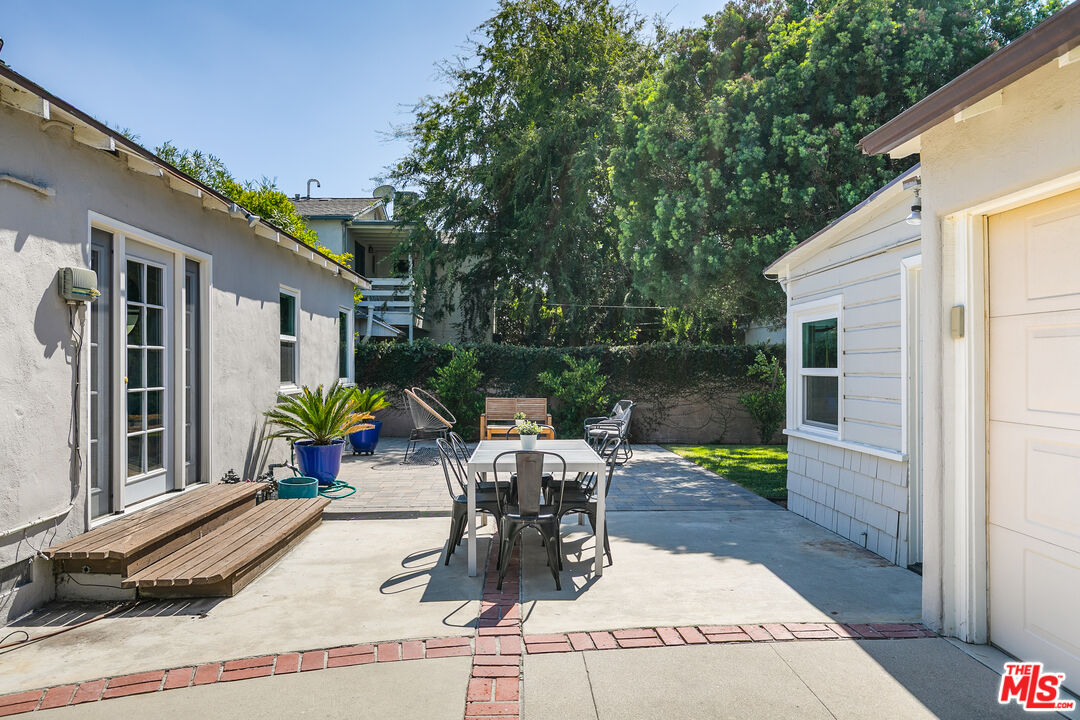 825 N Catalina St
