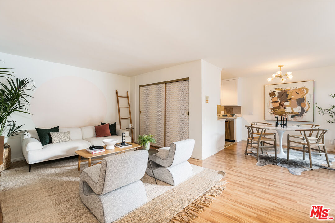 532 N Rossmore Ave Unit: 406