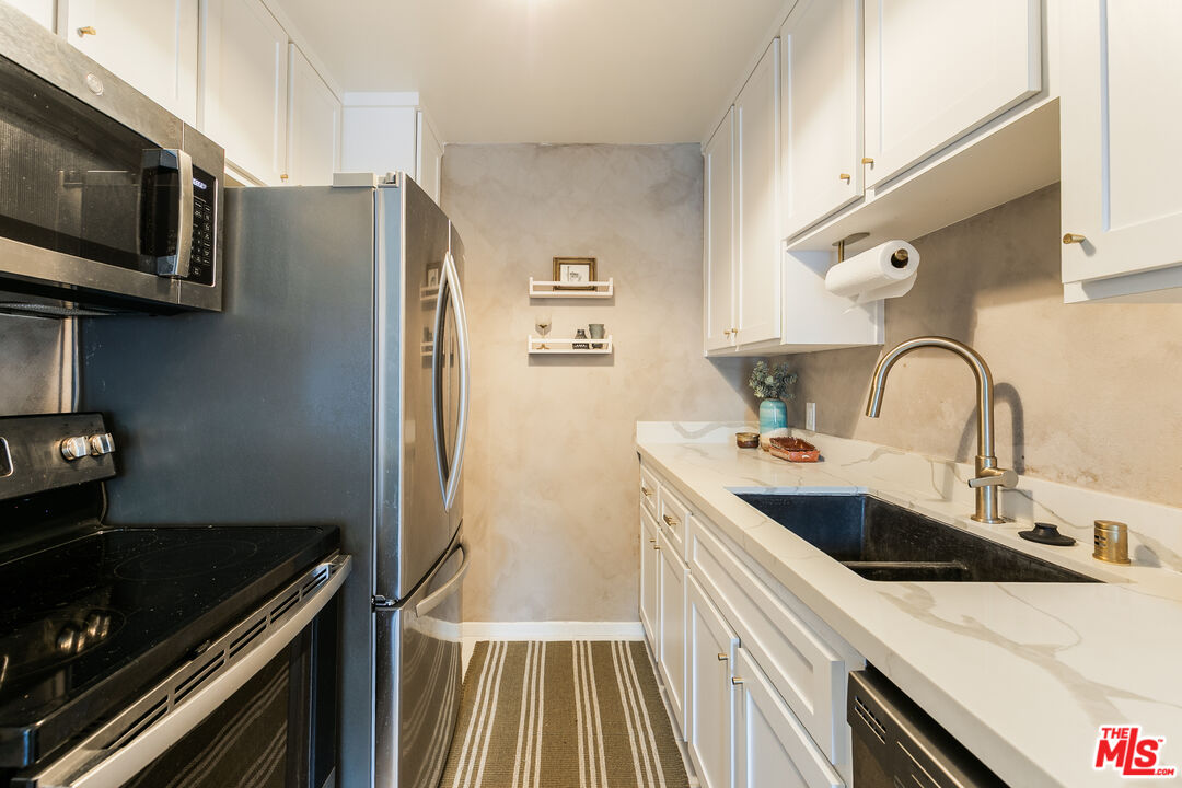 532 N Rossmore Ave Unit: 406
