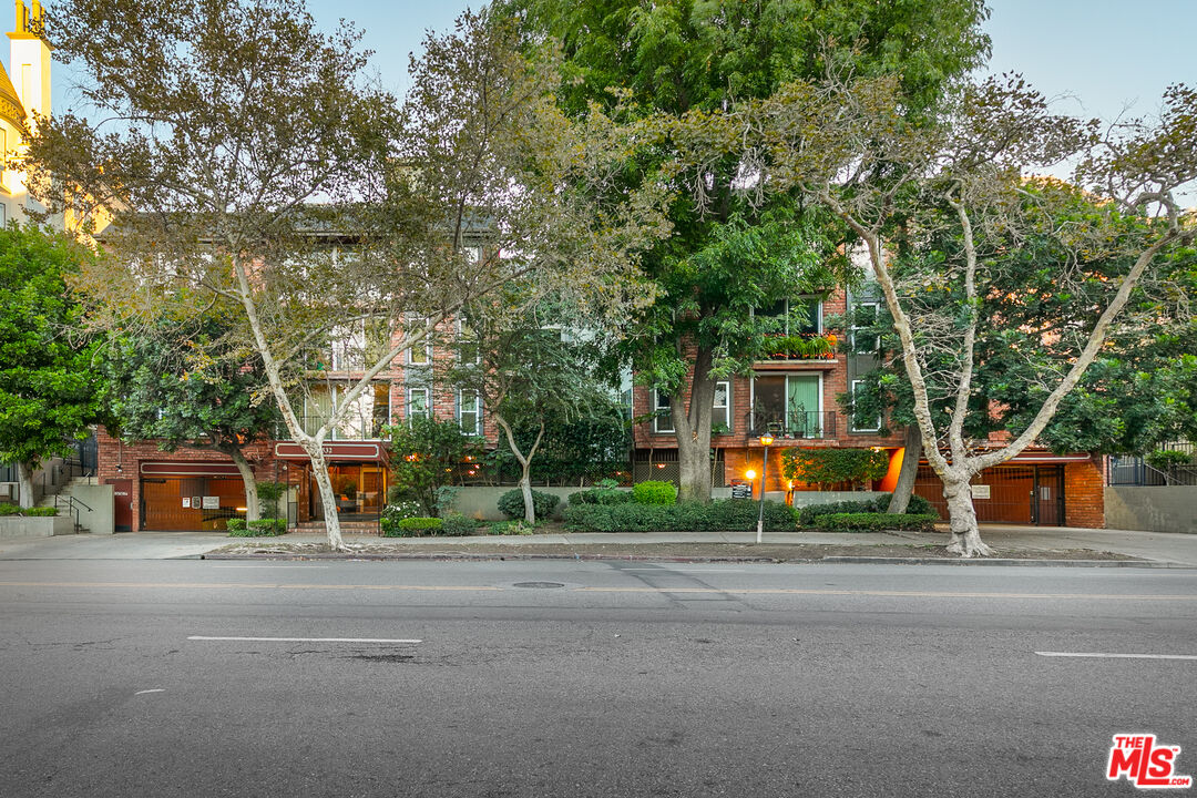 532 N Rossmore Ave Unit: 406