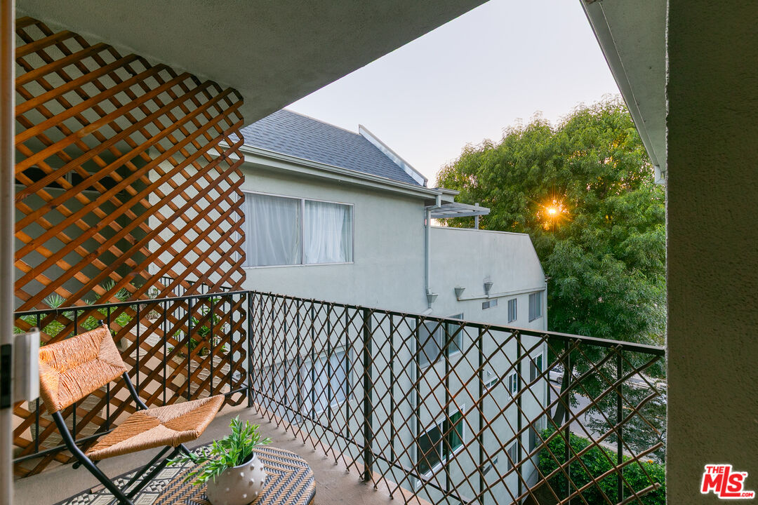 532 N Rossmore Ave Unit: 406