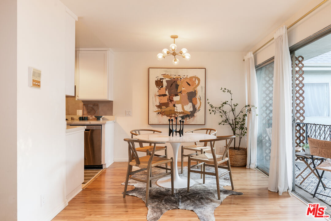 532 N Rossmore Ave Unit: 406