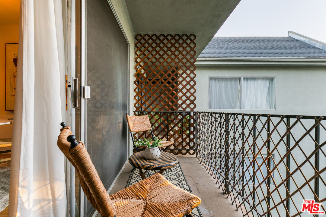 532 N Rossmore Ave Unit: 406