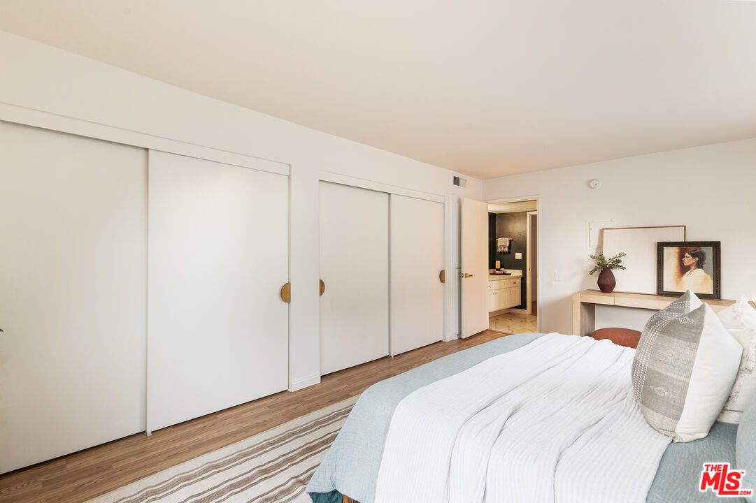 532 N Rossmore Ave Unit: 406