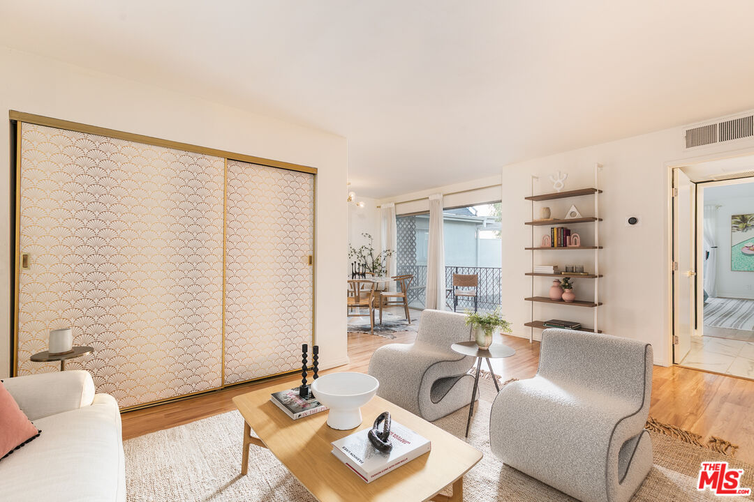 532 N Rossmore Ave Unit: 406