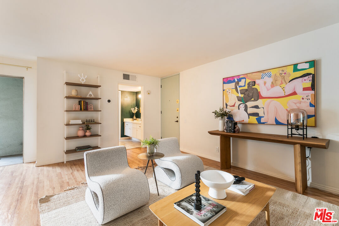 532 N Rossmore Ave Unit: 406