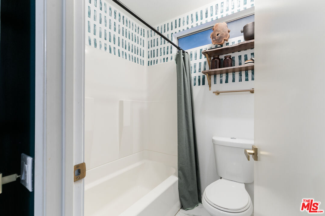 532 N Rossmore Ave Unit: 406