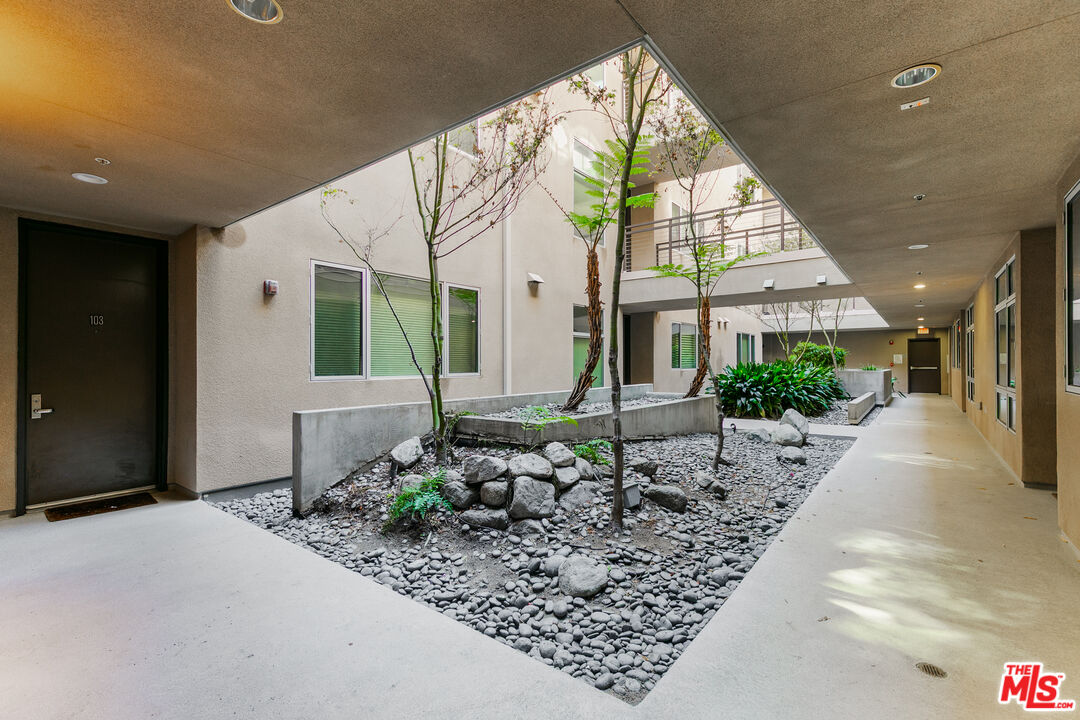 6001 Carlton Way Unit: 105