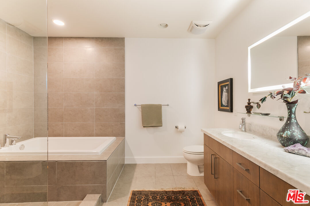 6001 Carlton Way Unit: 105