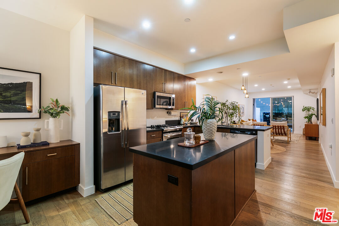 6001 Carlton Way Unit: 105