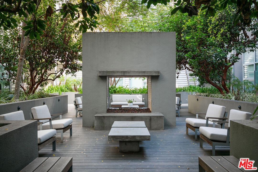 4080 Glencoe Ave Unit: 219