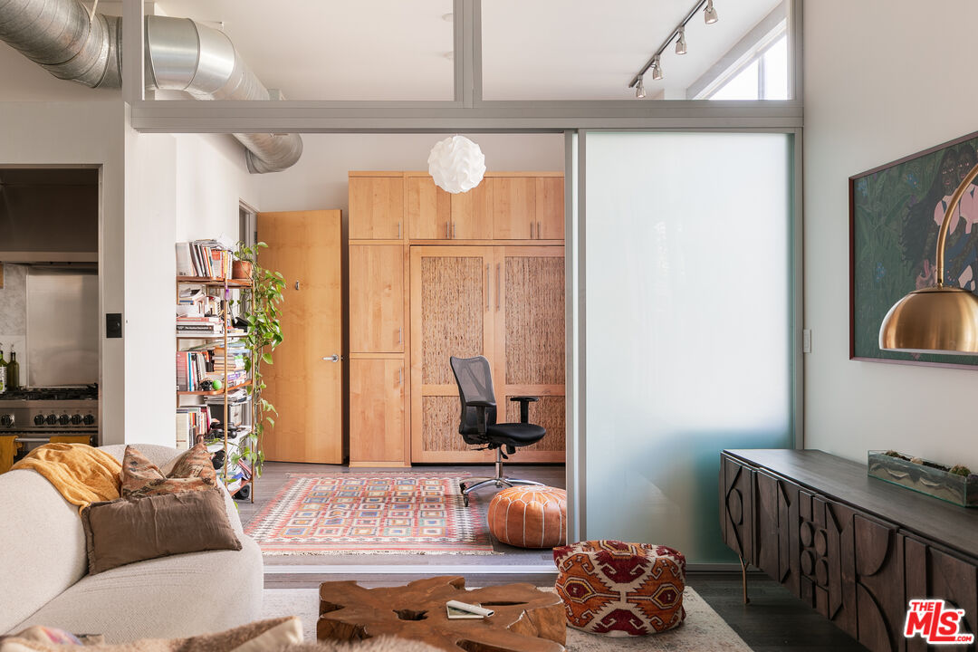 4080 Glencoe Ave Unit: 219