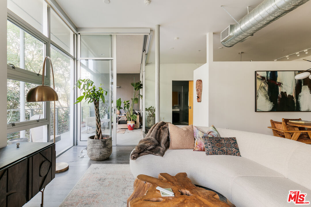 4080 Glencoe Ave Unit: 219