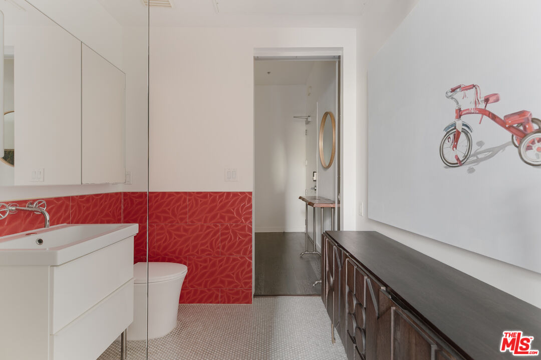 4080 Glencoe Ave Unit: 219