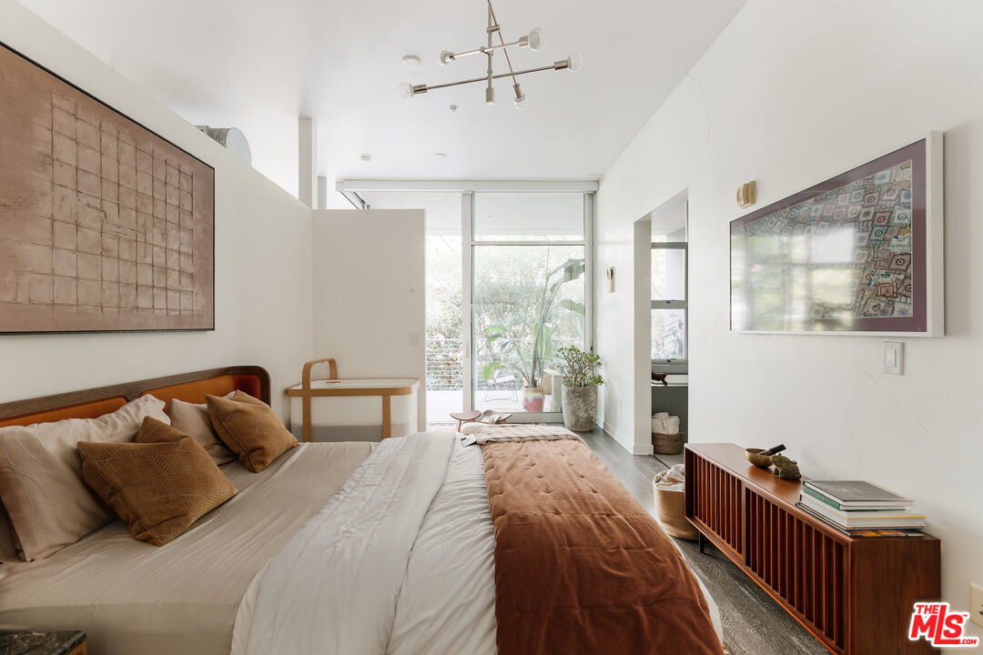 4080 Glencoe Ave Unit: 219