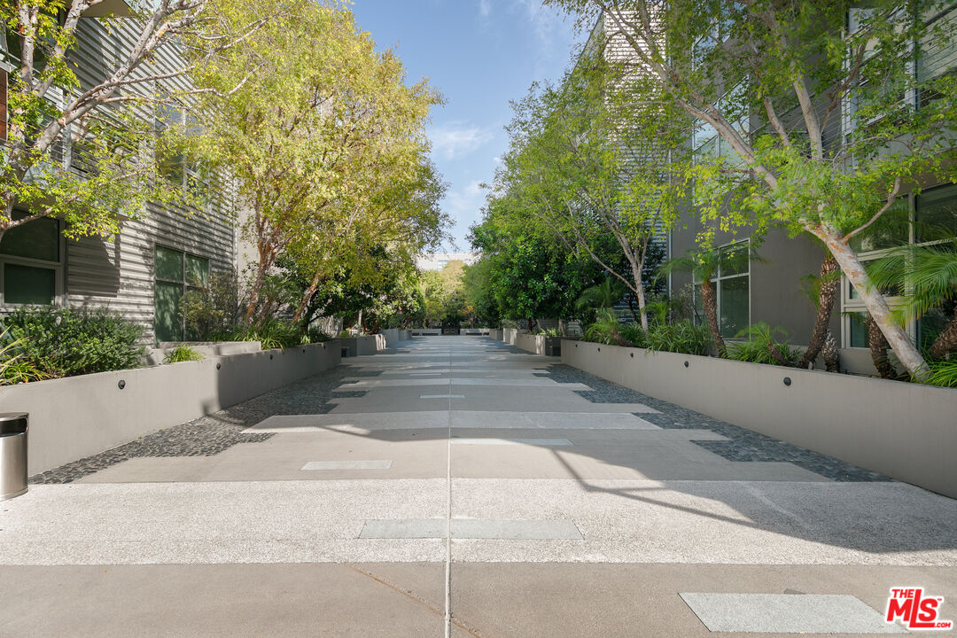 4080 Glencoe Ave Unit: 219