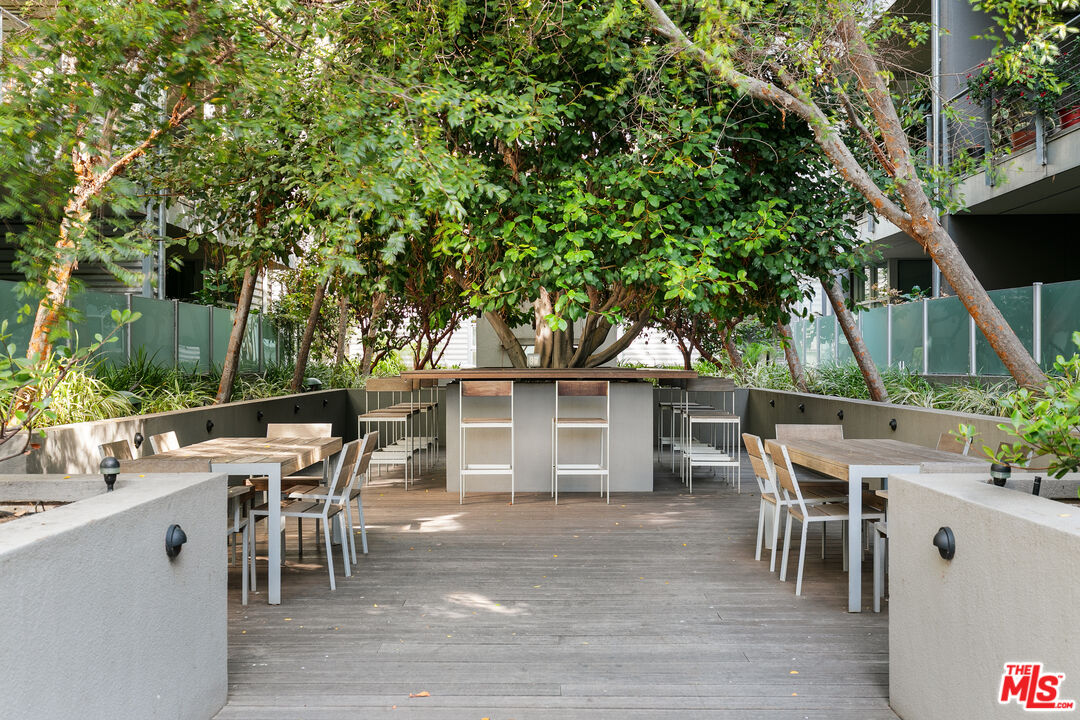 4080 Glencoe Ave Unit: 219