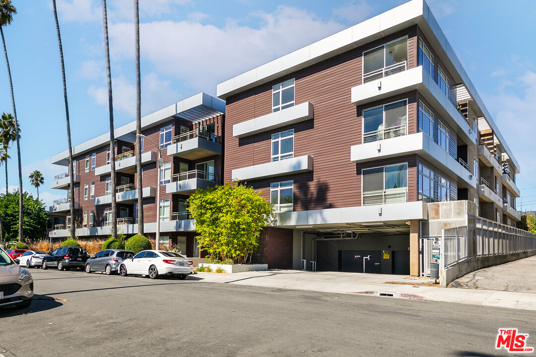 6001 Carlton Way Unit: 105