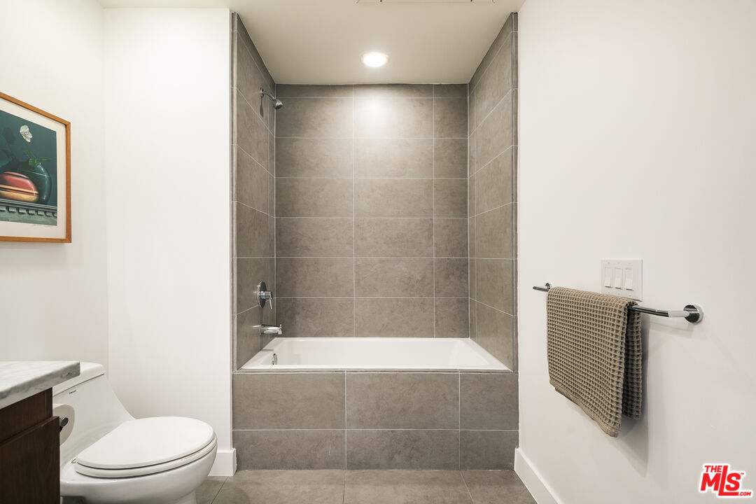 6001 Carlton Way Unit: 105