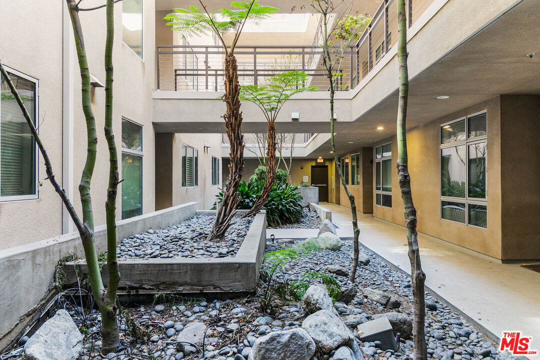 6001 Carlton Way Unit: 105