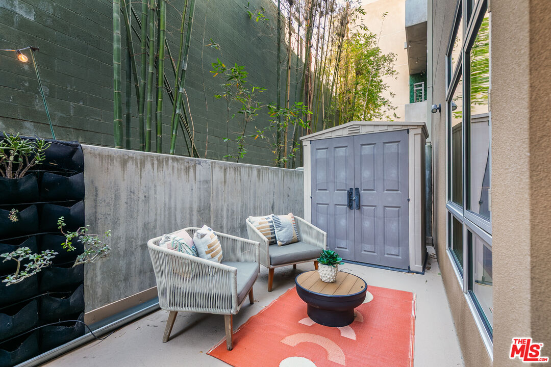 6001 Carlton Way Unit: 105