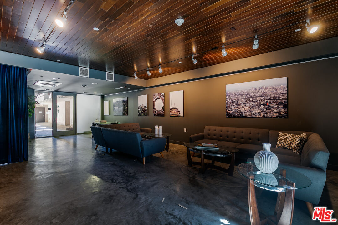 6001 Carlton Way Unit: 105