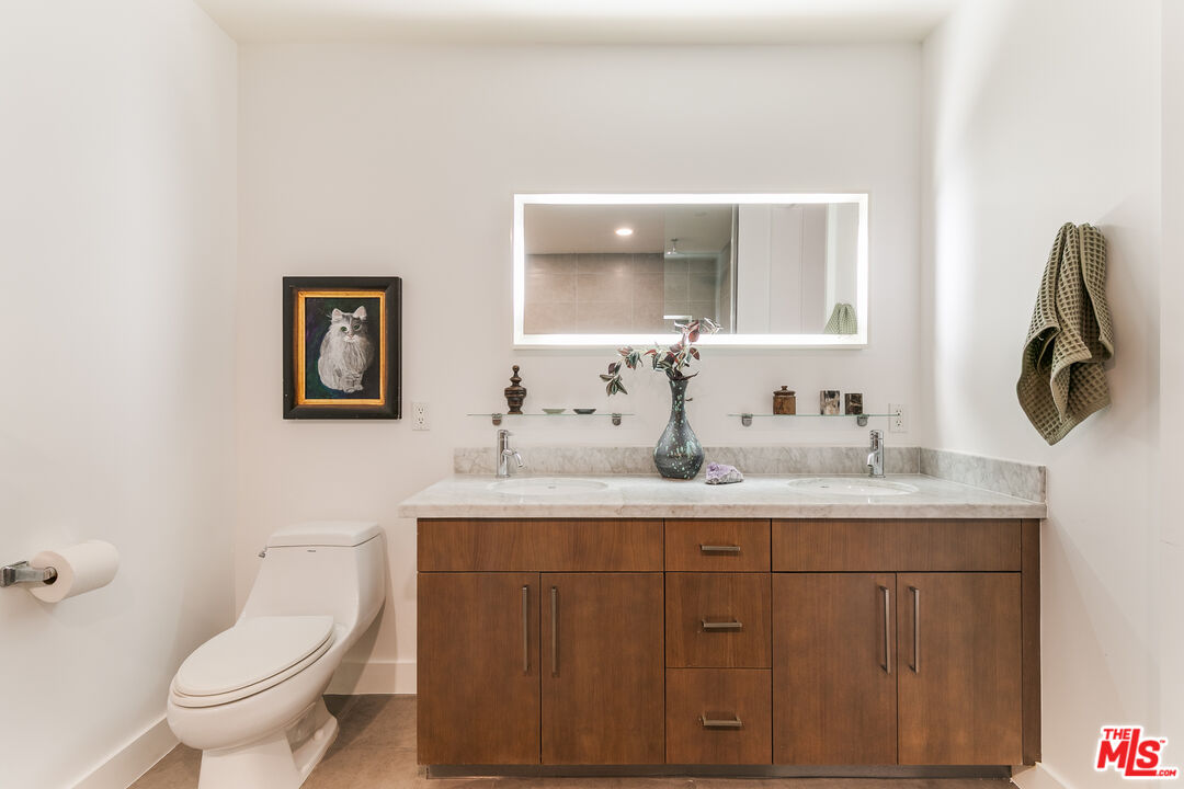 6001 Carlton Way Unit: 105