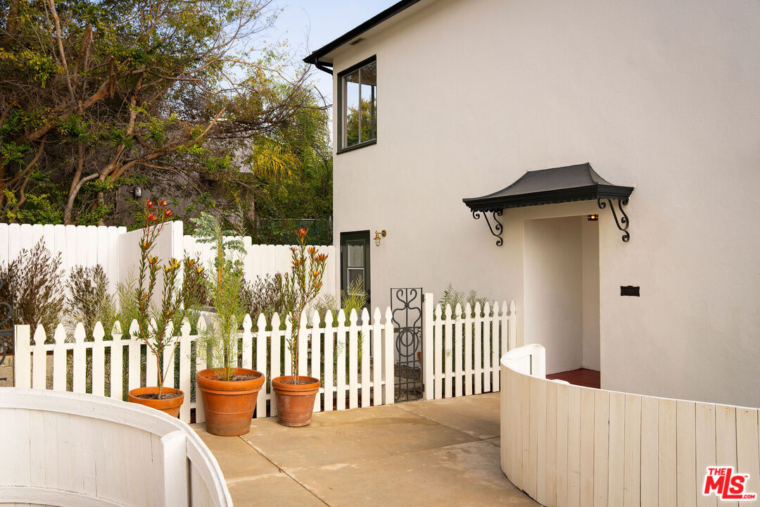 3110 Griffith Park Blvd