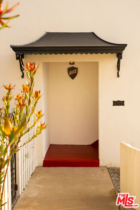 3112 Griffith Park Blvd