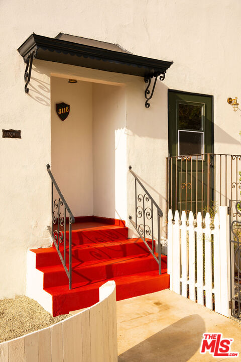 3116 Griffith Park Blvd