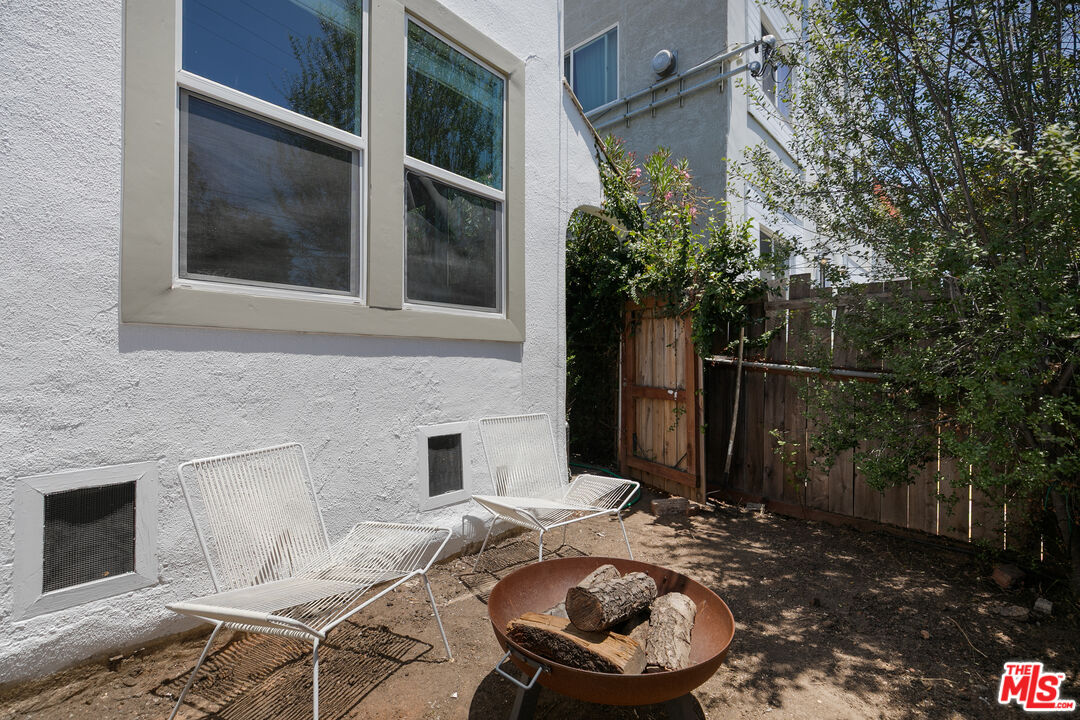 4437 Lockwood Ave