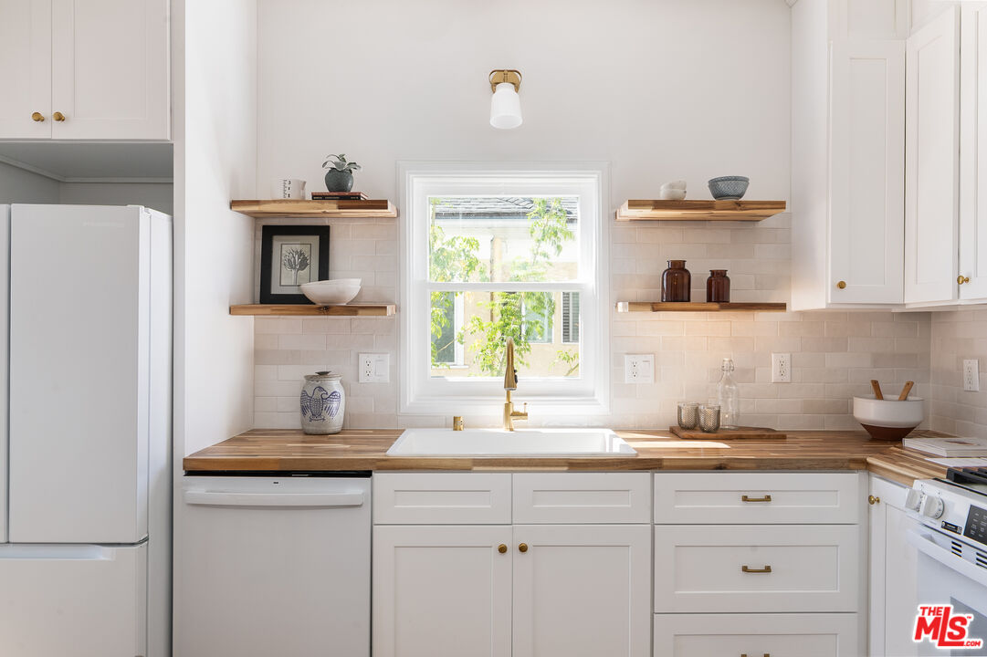 1221 5th Ave Unit: #3