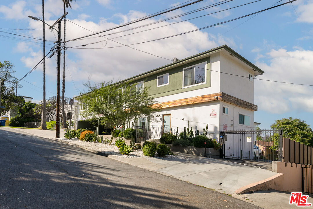 2135 Bellevue Ave Unit: 4