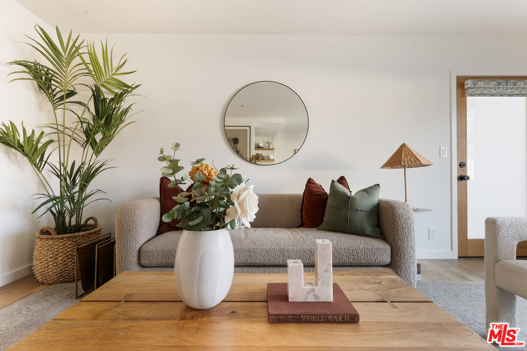 2135 Bellevue Ave Unit: 4