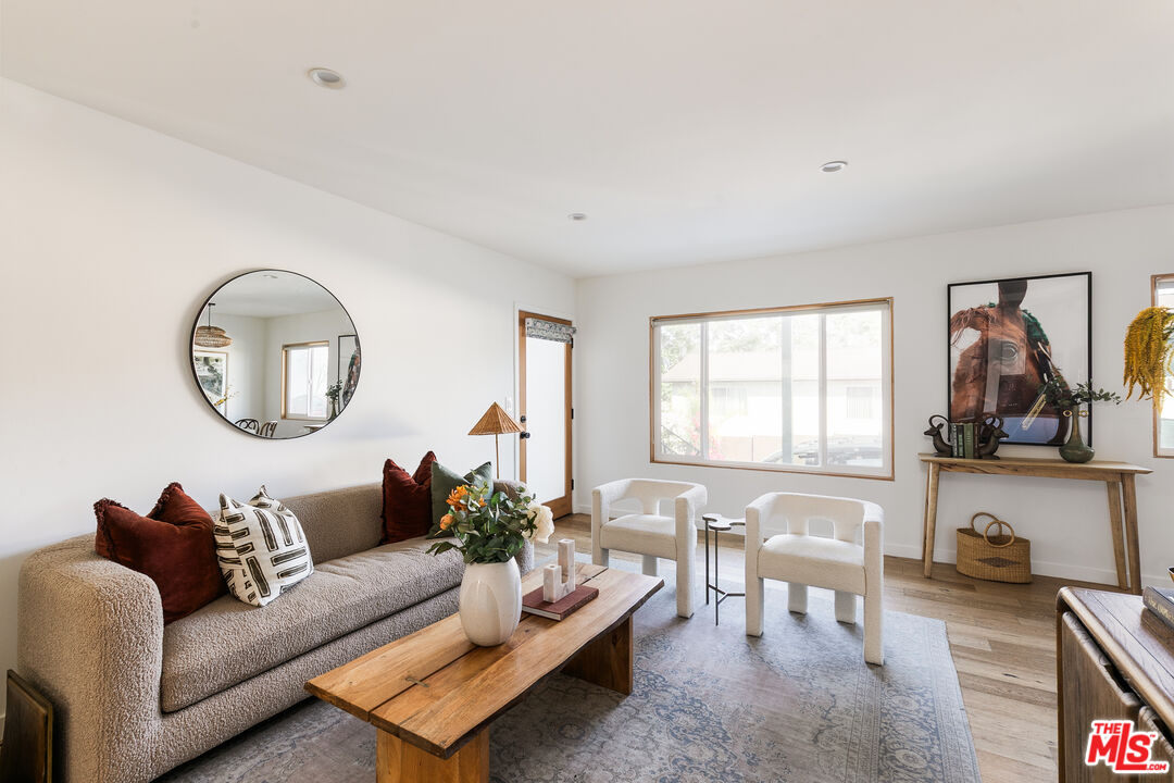 2135 Bellevue Ave Unit: 4