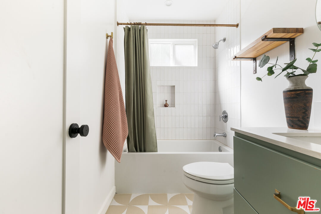 2135 Bellevue Ave Unit: 4