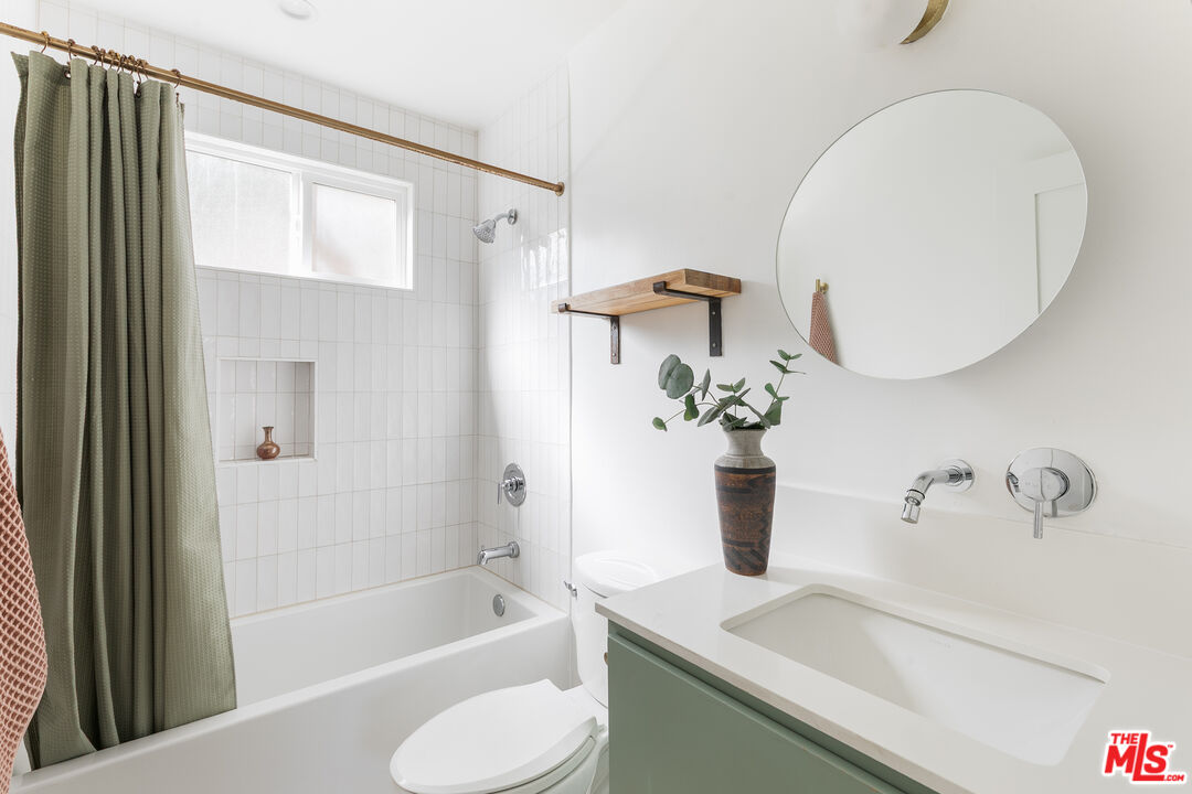 2135 Bellevue Ave Unit: 4