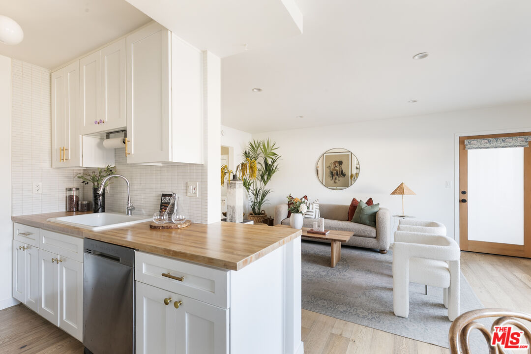 2135 Bellevue Ave Unit: 4