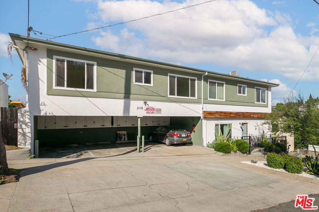 2135 Bellevue Ave Unit: 4