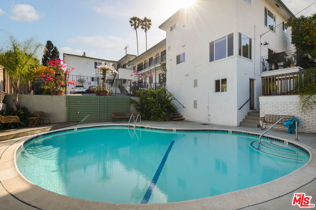 2135 Bellevue Ave Unit: 4