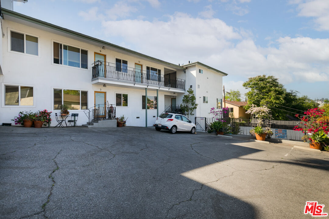 2135 Bellevue Ave Unit: 4