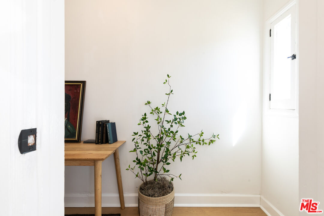 1221 5th Ave Unit: 4