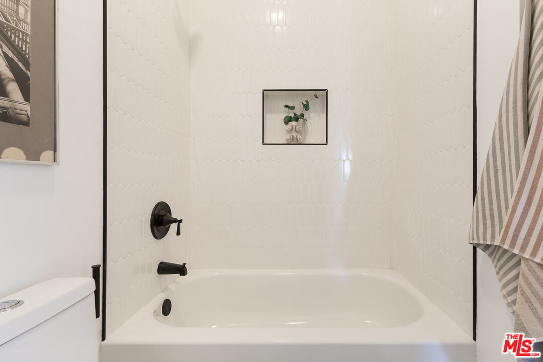 1221 5th Ave Unit: 4