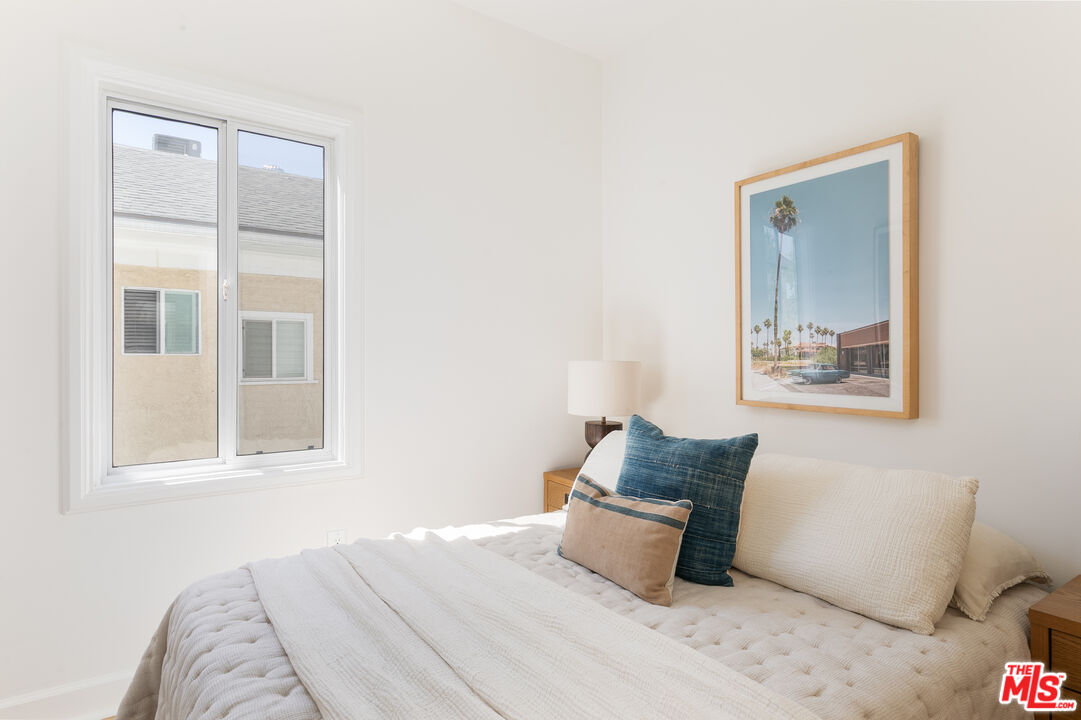 1221 5th Ave Unit: 4