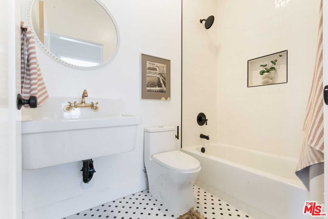 1221 5th Ave Unit: 4