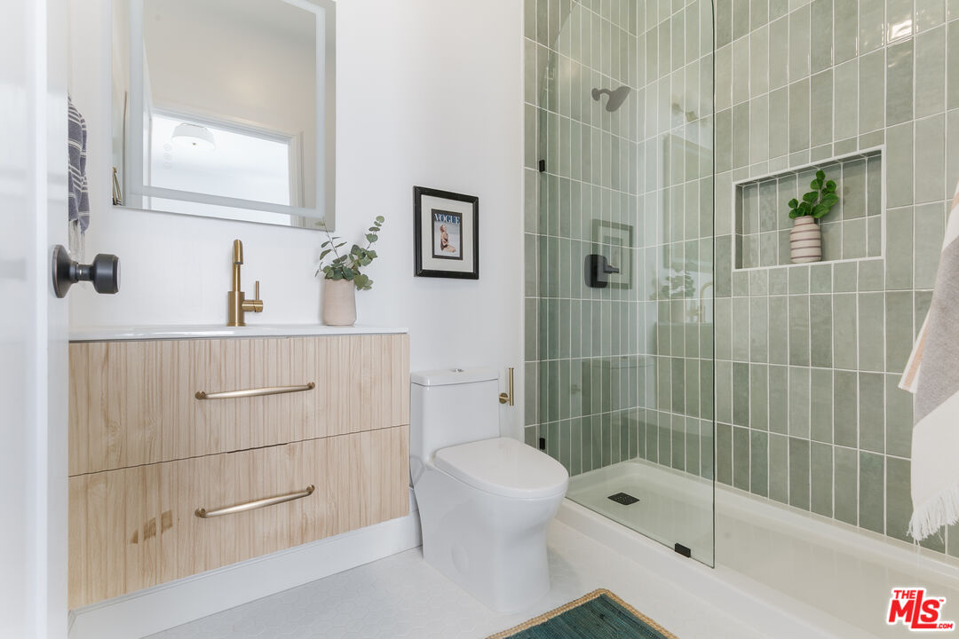 1221 5th Ave Unit: 4