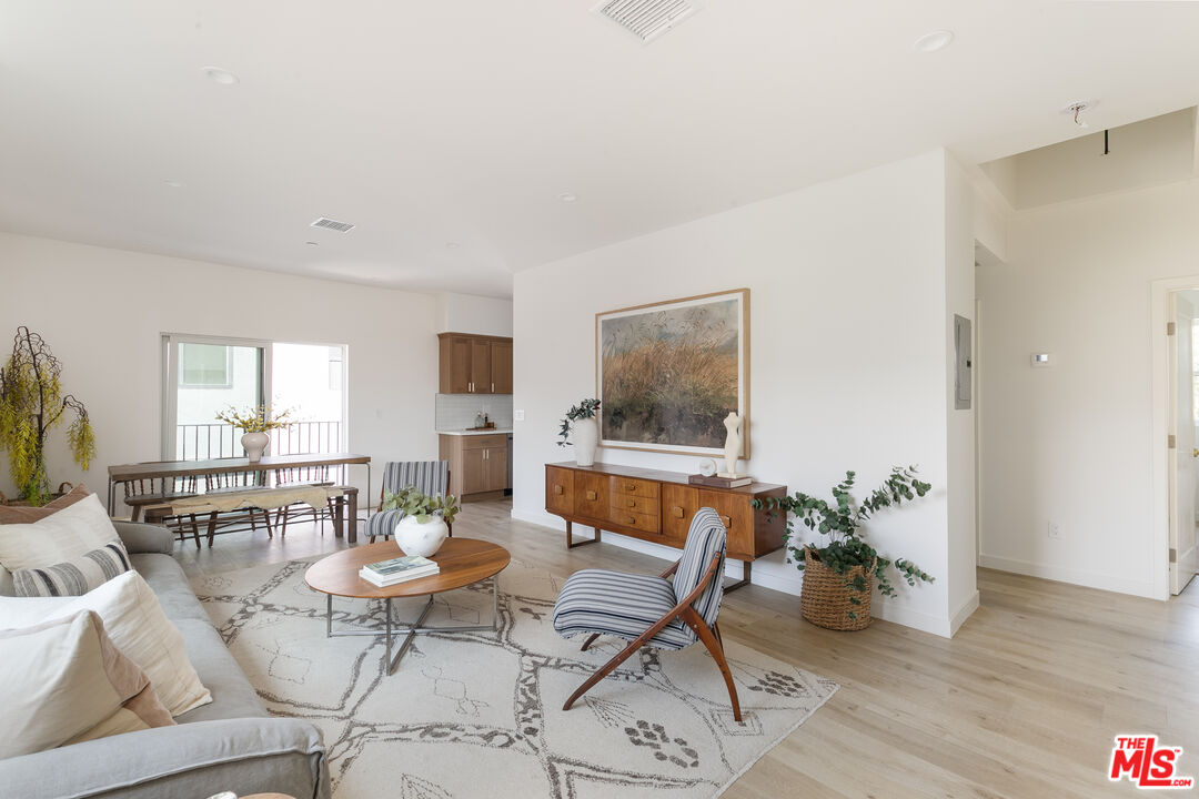 3415 Bellevue Ave