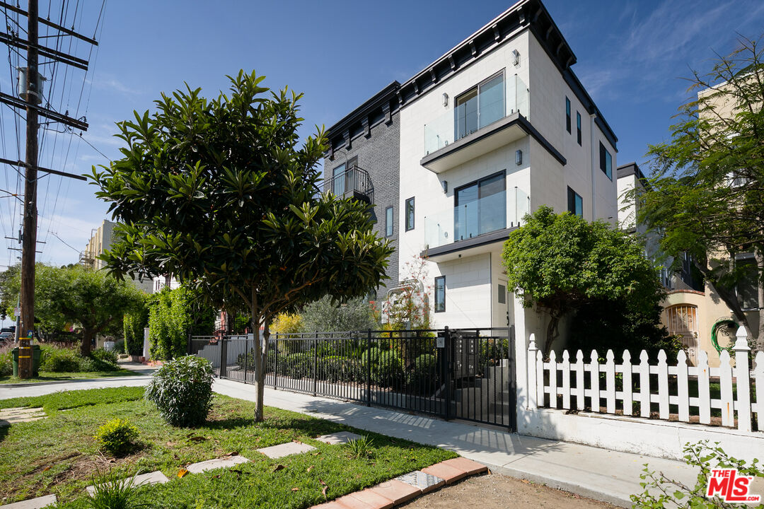3415 Bellevue Ave