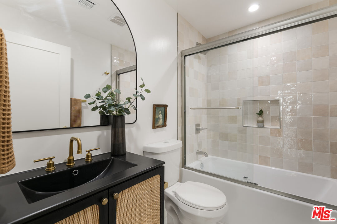 3415 Bellevue Ave